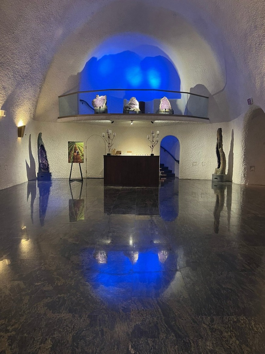 Crystal Room 2